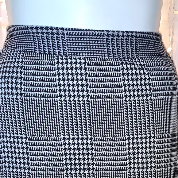 LANE BRYANT ⭐️ B&W Houndstooth Plaid Pencil Skirt - Picture 2 of 9